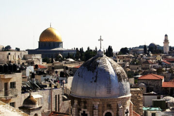 خبرة التعايش الإسلامية التي يجهلها ماكرون.. تشاركوا شعائر الاستسقاء ونظّموا مظاهرات رفعوا فيها القرآن والإنجيل والتوراة